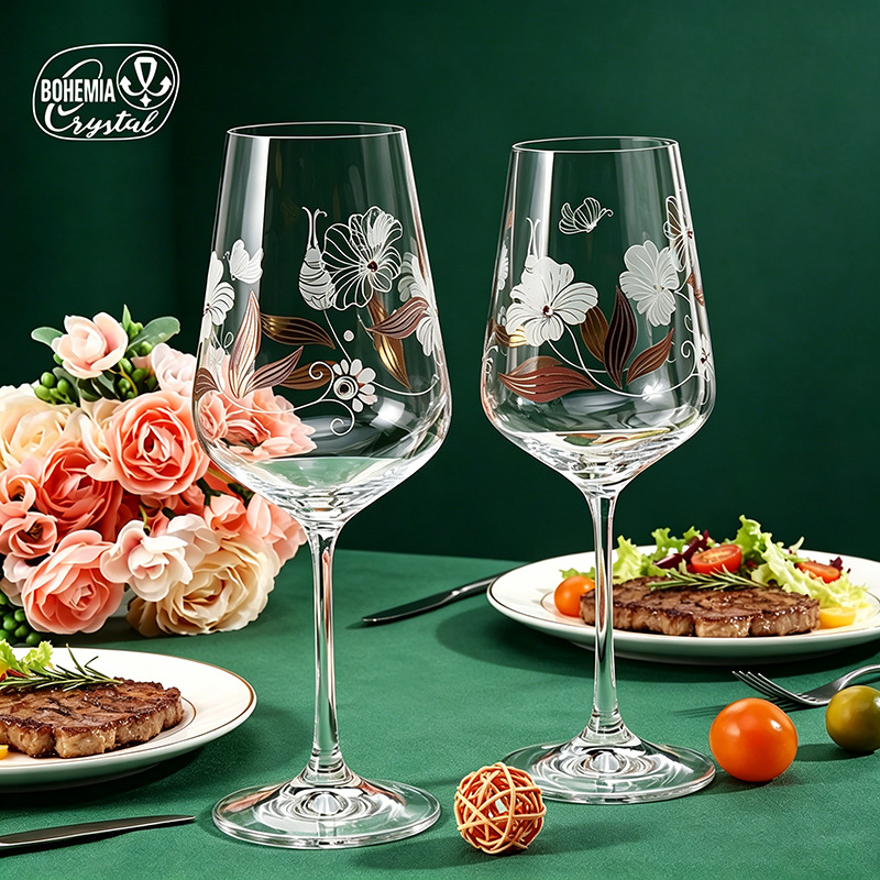 Tazas de cristal sin plomo importadas de alta calidad tazas de vino alto estilo europeo tazas de alto pie artesanía de relieve de lujo ligero tazas de champagne domésticas al por mayor