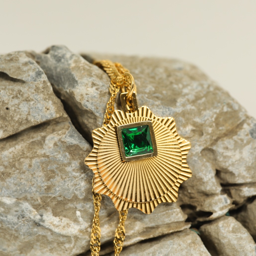 Fashion Emerald Inlaid Zircon Multi-layer Pendant Titanium Steel Necklace display picture 3