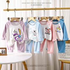 子供の秋冬の家の服のスーツの女の子の骨のない徳の絨毯のパジャマの秋の服のズボンの男の子の赤ちゃんの保温の下着