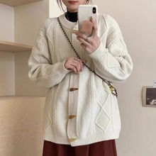 圆领复古牛角扣毛衣外套女2025秋冬季新款慵懒风麻花针织开衫外套