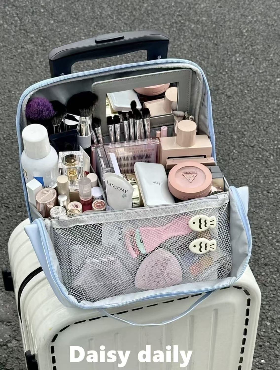Makeup box to go out