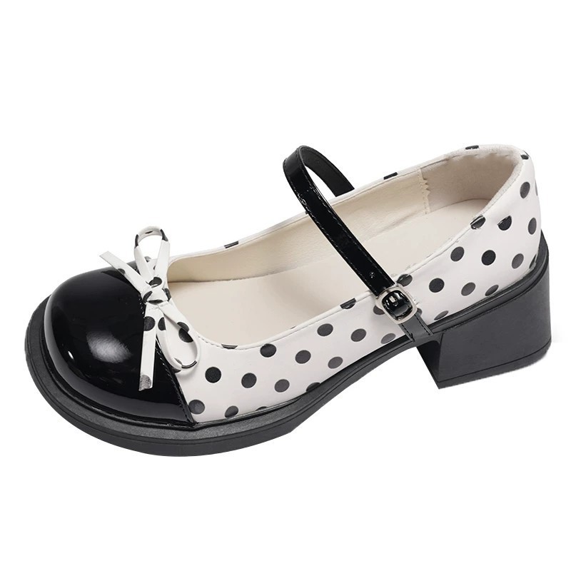 Retro estilo francés de tacones gruesos y poco profundos zapatos de punto ondulado para mujeres 2026 nuevos zapatos de verano con una falda de altura de zapatos de una sola pieza