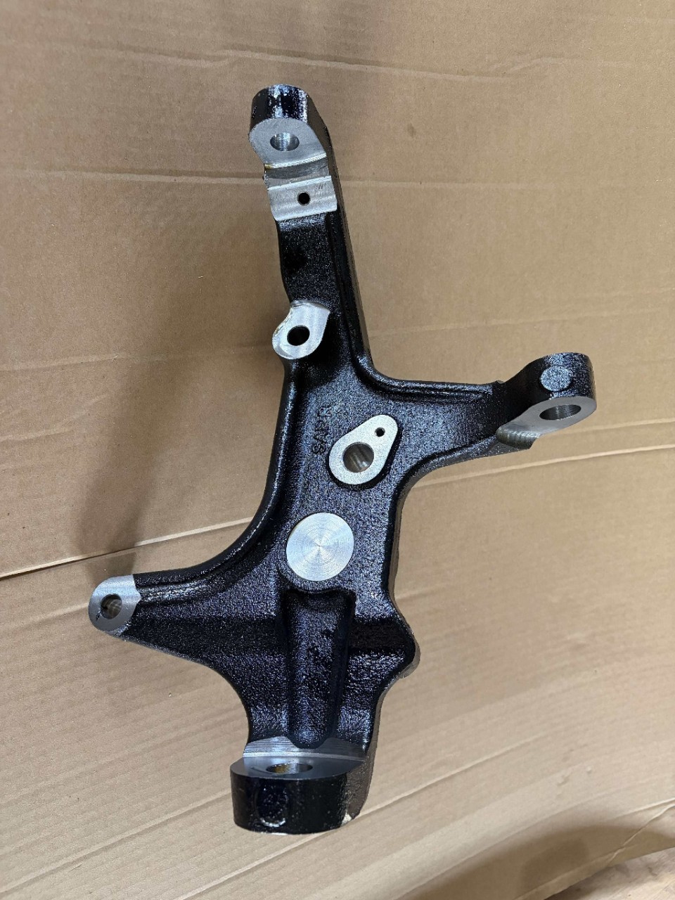 40014-MA410, 40015-MA410 are available in stock, brand new car steering knuckles suitable for Nissan