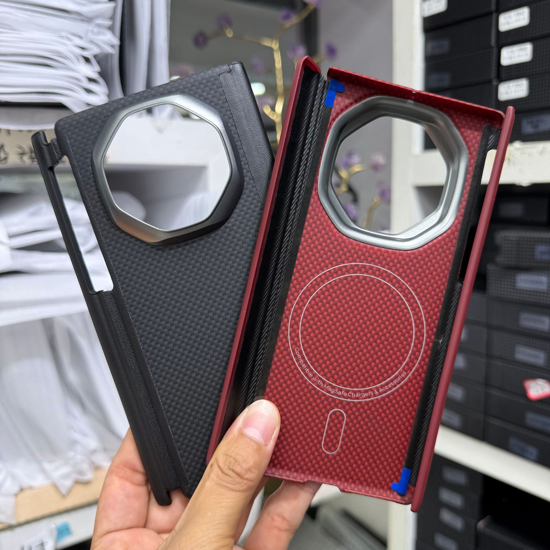 Huawei Mate XT 携帯電話ケース ケブラー二軸磁気コレクション カーボンファイバー保護に適しています。