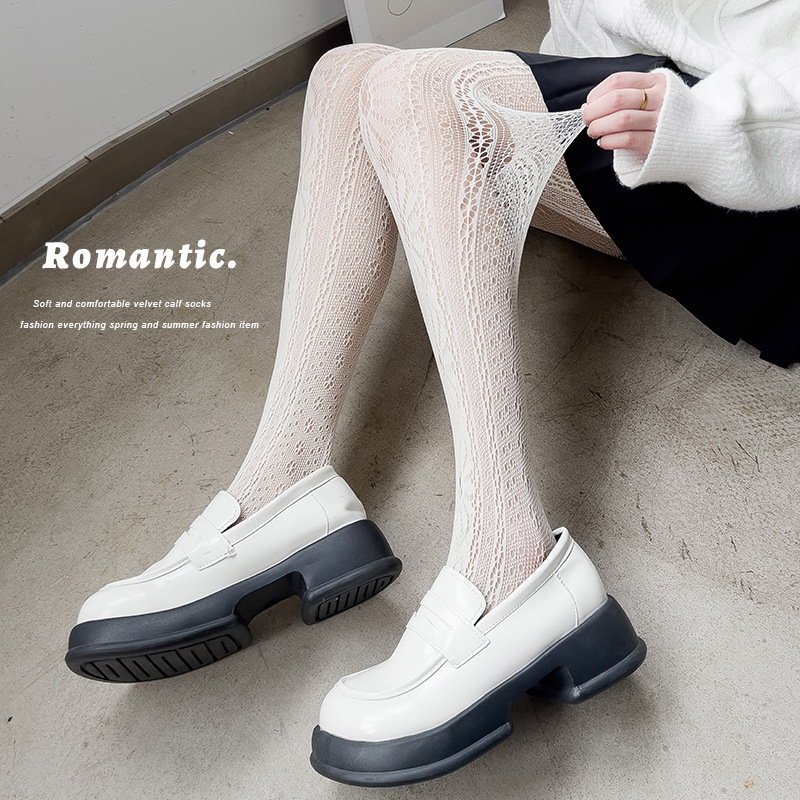 Calcetines de fondo fino de verano de las mujeres hueco red de pesca crisantemo ins moda dulce blanco y negro adelgazamiento todo partido pantimedias fabricantes lote