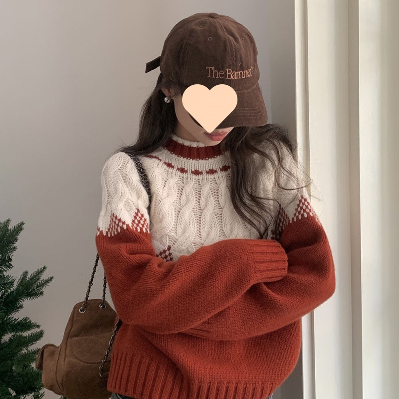 Winter retro long-sleeve with a round collar