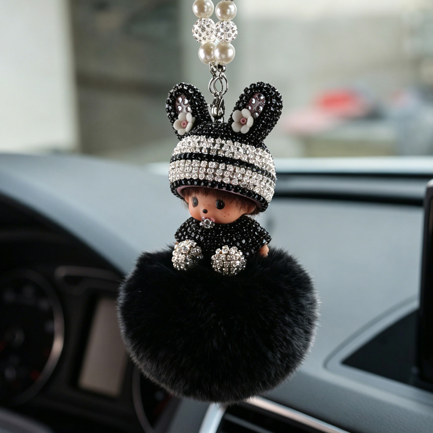 Qiqi colgante decoración de coche colgante de coche diamante Qiqi muñeca dibujos animados lindo colgante de bola de piel