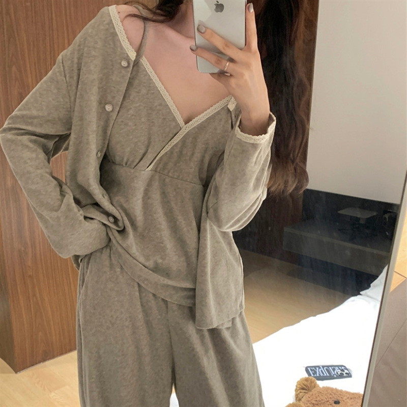 South Korea ins women's foreign trade autumn and winter New Korean style V-neck lace sling three-piece towel velvet home wear pajamas South Korea ins women's foreign trade autumn and winter New Korean style V-neck lace sling three-piece towel velvet home wear pajamas