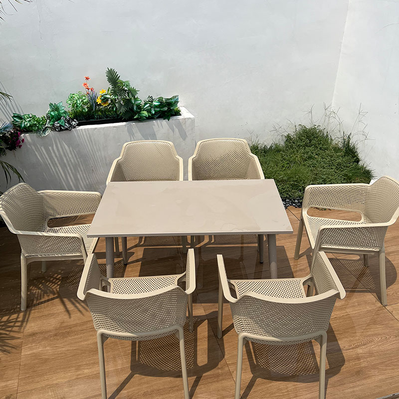 Mesa y silla de patio al aire libre combinación de balcón al aire libre zona de ocio jardín tienda de té de leche de plástico exterior impermeable y protector solar