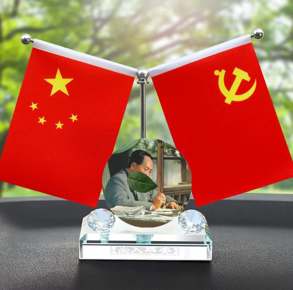 Chairman Mao's Car Ornament, Car Dashboard Aromatherapy Decoration, Mao Zedong Flag Ornament, Gift for Someone