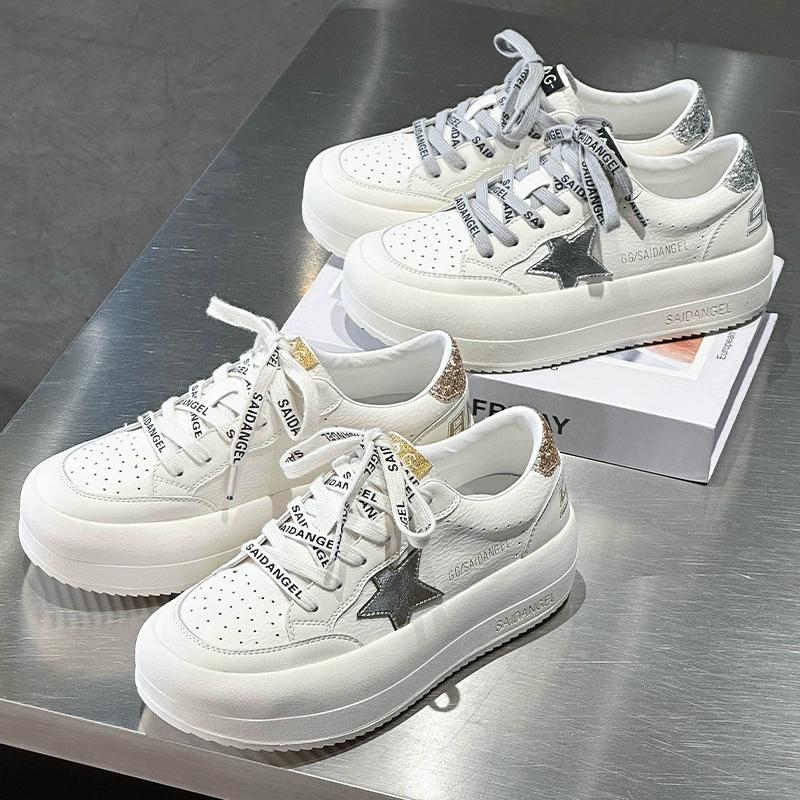 Звезды на толстой подошве маленькие белые туфли женские весенние 2025 новые взрывные модели дикие кожаные дышащие удобные и улучшенные повседневные туфли