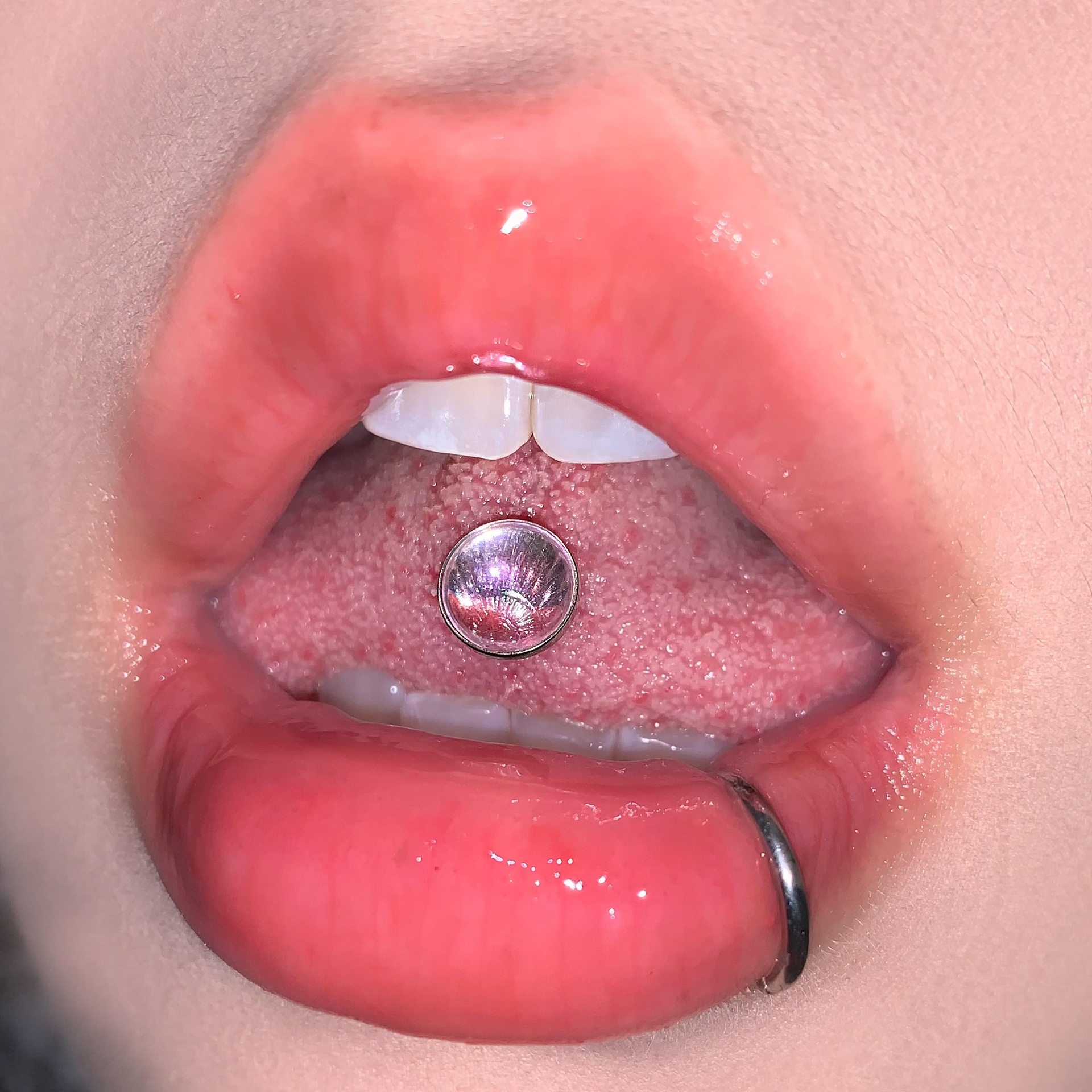 Silver pointed spike labret stud material detail