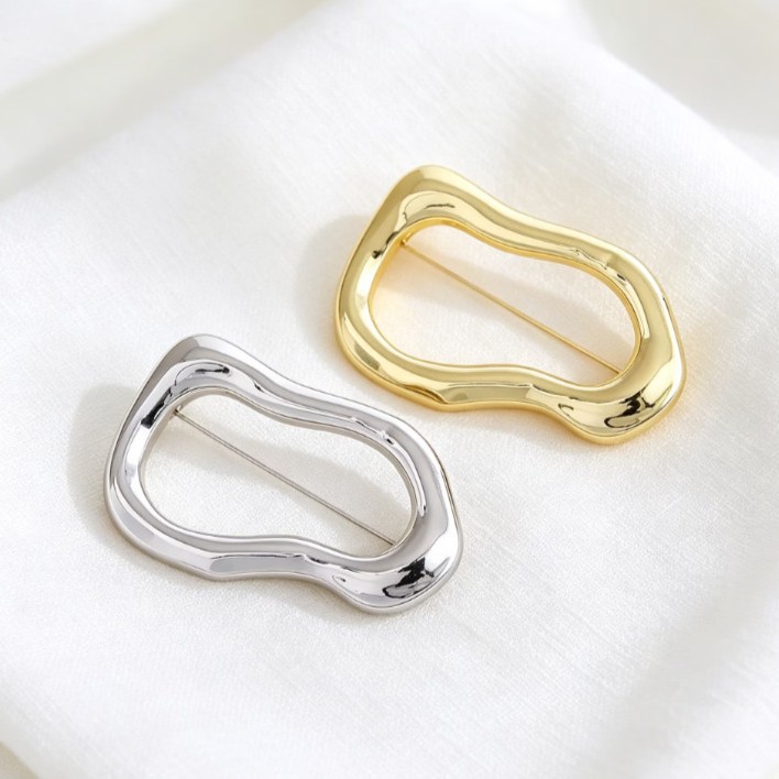 2027 Europa y los Estados Unidos irregular elíptico delicado broche liso de otoño y invierno simple lujoso alto sentido de moda pechos para mujeres image 2