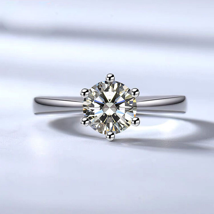 經典六爪1克拉莫桑石戒指女銀鍍18K白金仿真鑽石情侶求婚鑽戒婚戒