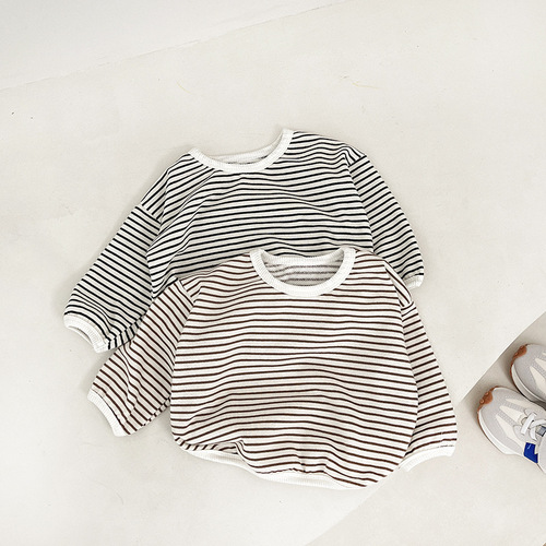 Baby clothes for spring and autumn, stylish and versatile striped round neck long sleeve T-shirt for babies, casual base layer top for outdoor wear
