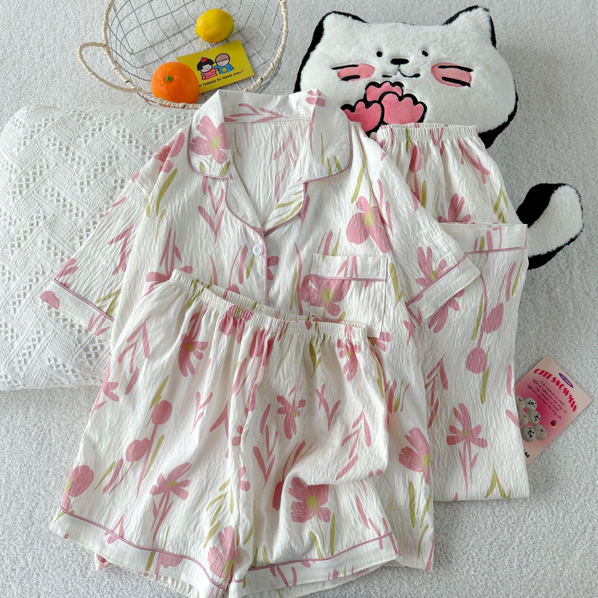 Al por mayor transfronterizo nuevo pijama de mujer tres piezas cardigan con solapa mangas cortas pantalones cortos KT gato dibujos animados cubierta de ropa doméstica