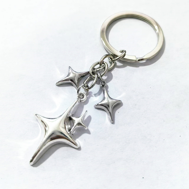 Moda nueva estrella de aleación hueco llavero adornos pareja hombres y mujeres bolsa colgante lindo mochila adornos