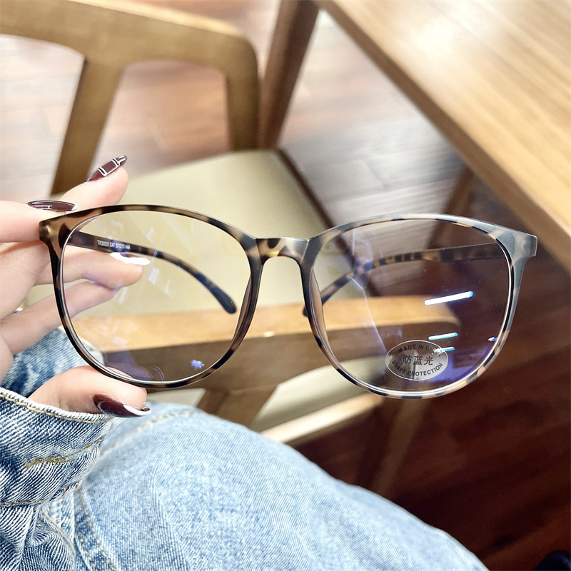 2025 Large-Frame Plain Glasses for Women with Good Looks, Imitation Wood Grain, Anti-Blue Light Glasses Frame for Men, Customizable with Prescription Lenses for Students 2025 Large-Frame Plain Glasses for Women with Good Looks, Imitation Wood Grain, Anti-Blue Light Glasses Frame for Men, Customizable with Prescription Lenses for Students