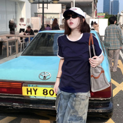 夏の新型の韓国系は色にぶつかって丸首のtシャツの復古の経典をつづり合わせます。