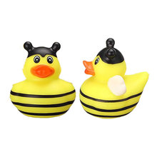 外贸跨境蜜蜂鸭子儿童创意戏水小黄鸭子浴室宝宝洗澡鸭子工厂直发