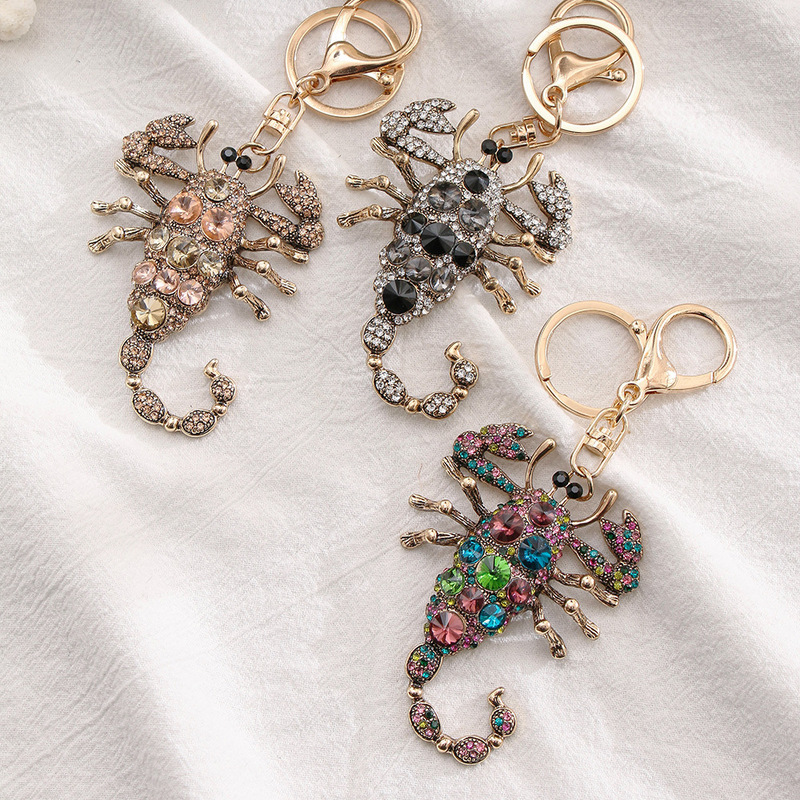 Cross-border European and American scorpion pendant fashion Diamond hollow alloy keychain wholesale creative animal exquisite small gifts