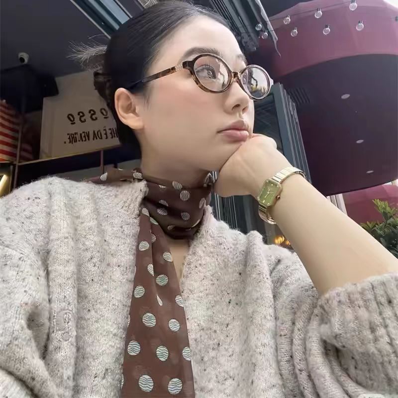 프렌치 스타일의 레이지 스타일 브라운 폴카 도트 롱 실크 스카프, 가볍고 럭셔리하며 복고풍, 고급스럽고 우아한 얇은 스카프, 머리끈