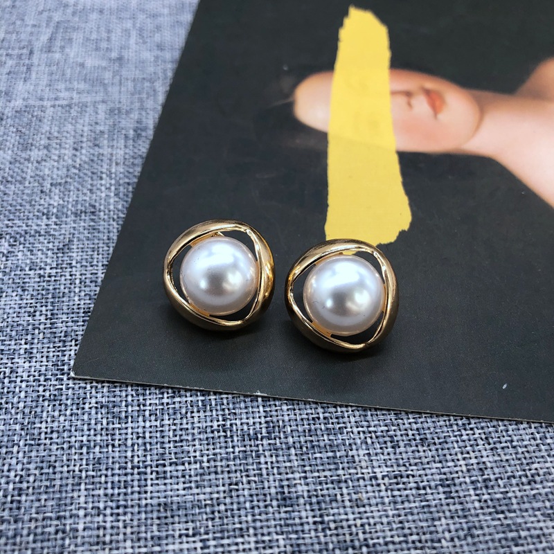 White Pearl Silver Needle Stud Earrings display picture 6