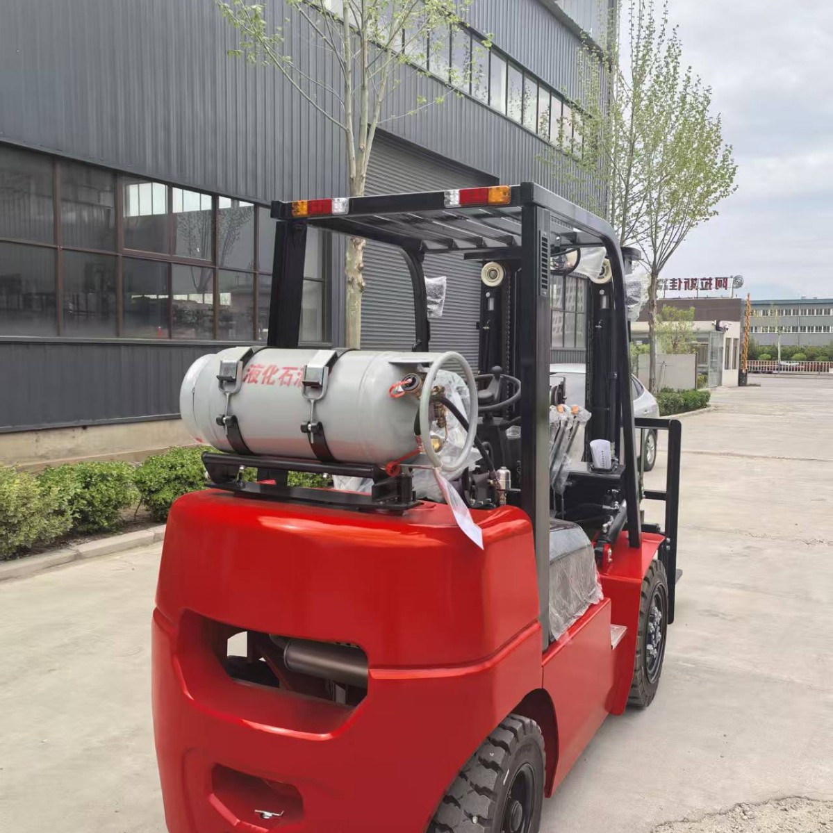 carretilla elevadora de gas licuado 2 toneladas 3 toneladas de doble combustible gas energía hidráulica de cuatro ruedas Isuzu Nissan carretilla elevadora de transporte completo