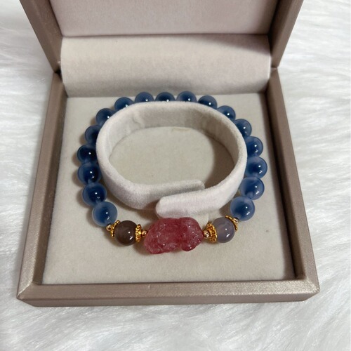 Blue Sugar Heart Agate Bracelet for Women, Ins-Inspired Unique Lightweight Luxury Strawberry Quartz Pi Xiu Charm for Attracting Love, Bracelet as a Gift for Best Friends
