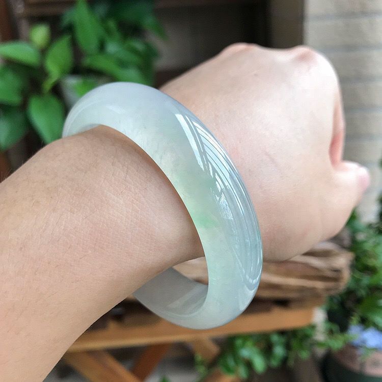 Vòng tay ngọc bích tự nhiên A hàng cao cấp nữ băng giá màu xanh nhạt chi tiết 5