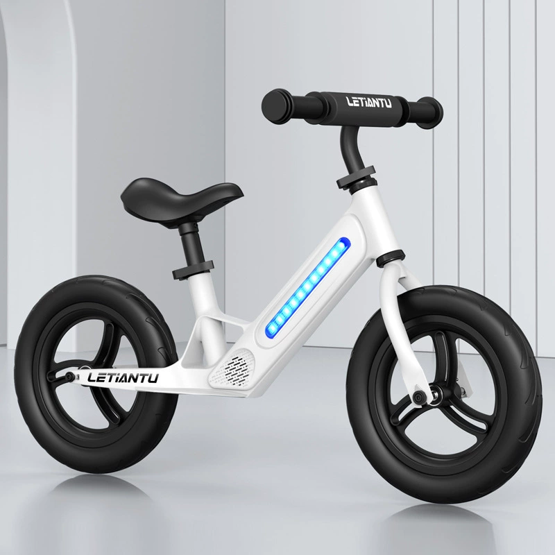 Оптовая продажа детей сбалансированный автомобиль 2-6 лет круто Bluetooth с музыкой с освещением без педалей