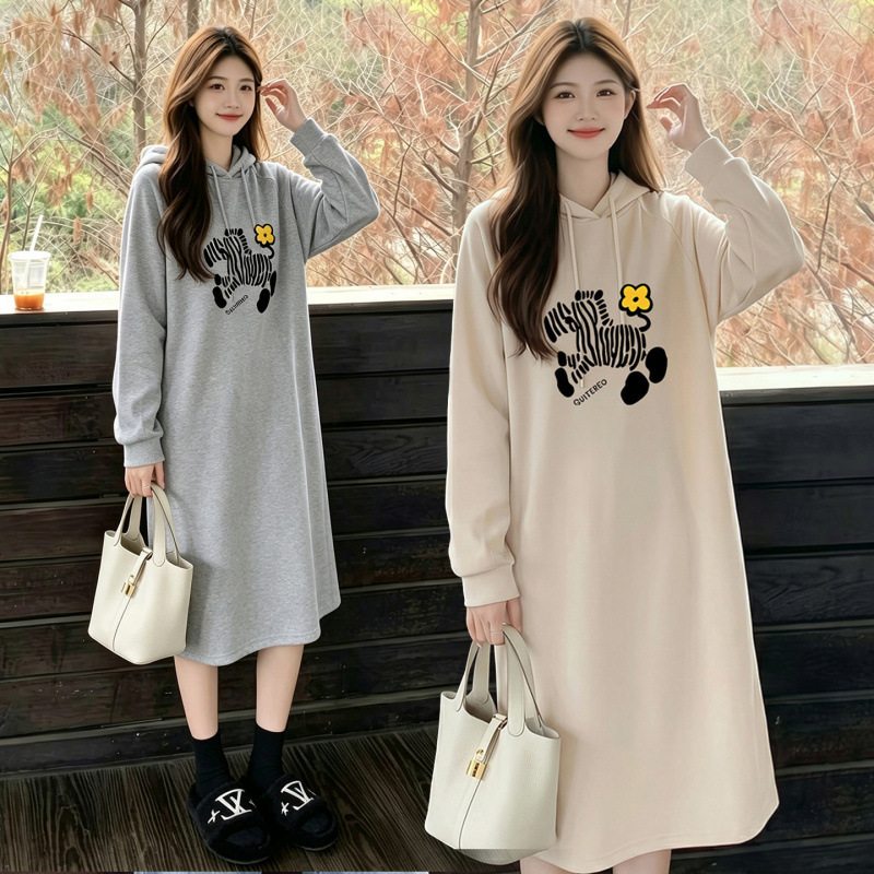Maternity wear autumn dress with horse year pony print, over-the-knee long loose plus-size long-sleeve sweatshirt dress for pregnancy Maternity wear autumn dress with horse year pony print, over-the-knee long loose plus-size long-sleeve sweatshirt dress for pregnancy