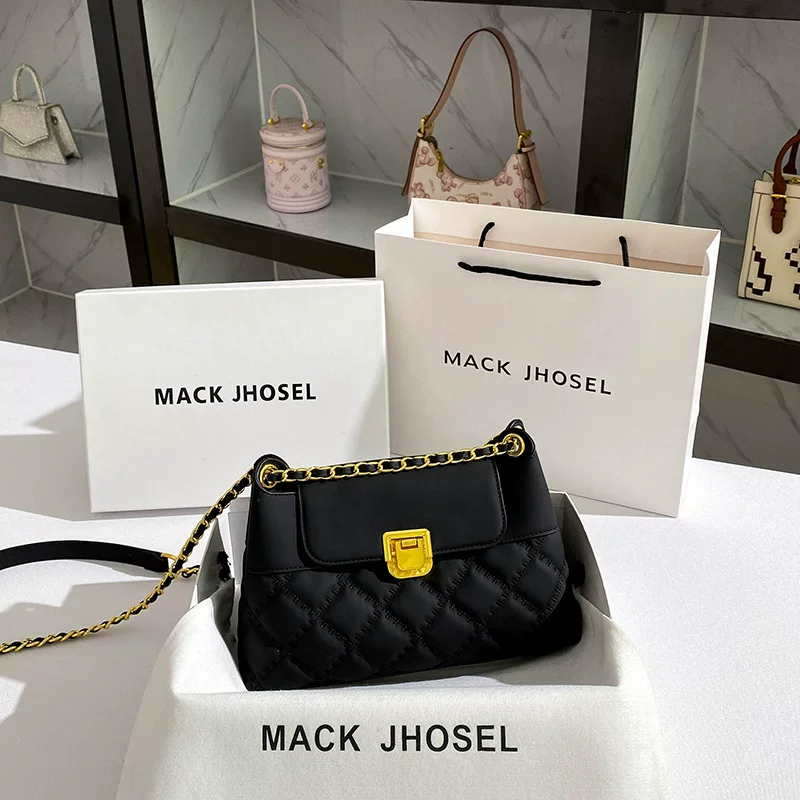 One-shoulder bag with diamond pattern, Chanel style, chain bag, 2023