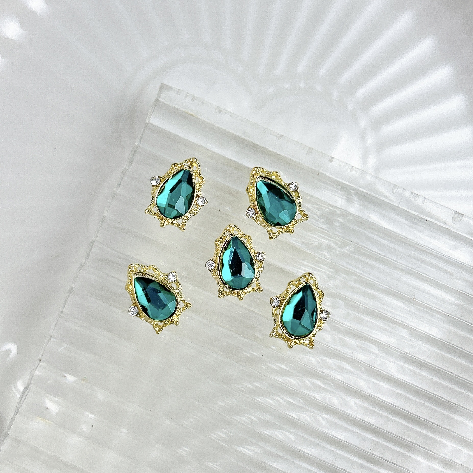 Nueva aleación china joyas de manicura taladro explosión grasa flash Fang amor gota de agua XiFeiYuan la misma armadura de la corte con taladro