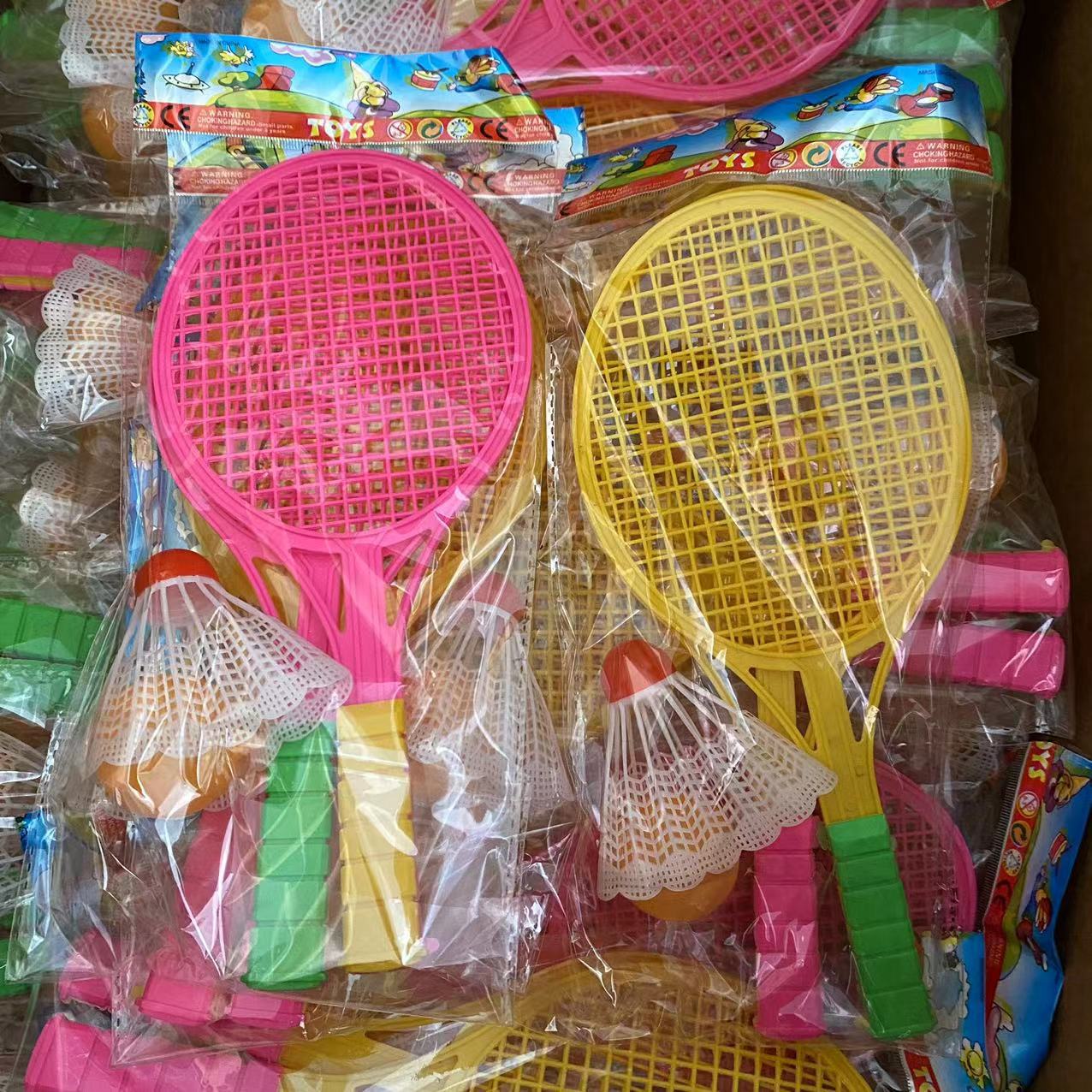Raqueta de bádminton juguete niños puesto al aire libre al por mayor 2 yuanes raqueta de doble propósito deportes juego interactivo entre padres e hijos