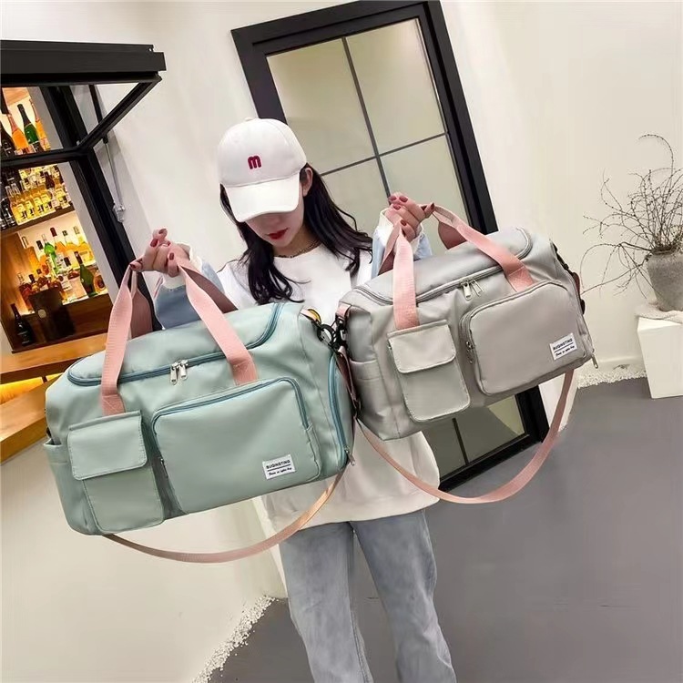Capacious sports bag wet and dry separation