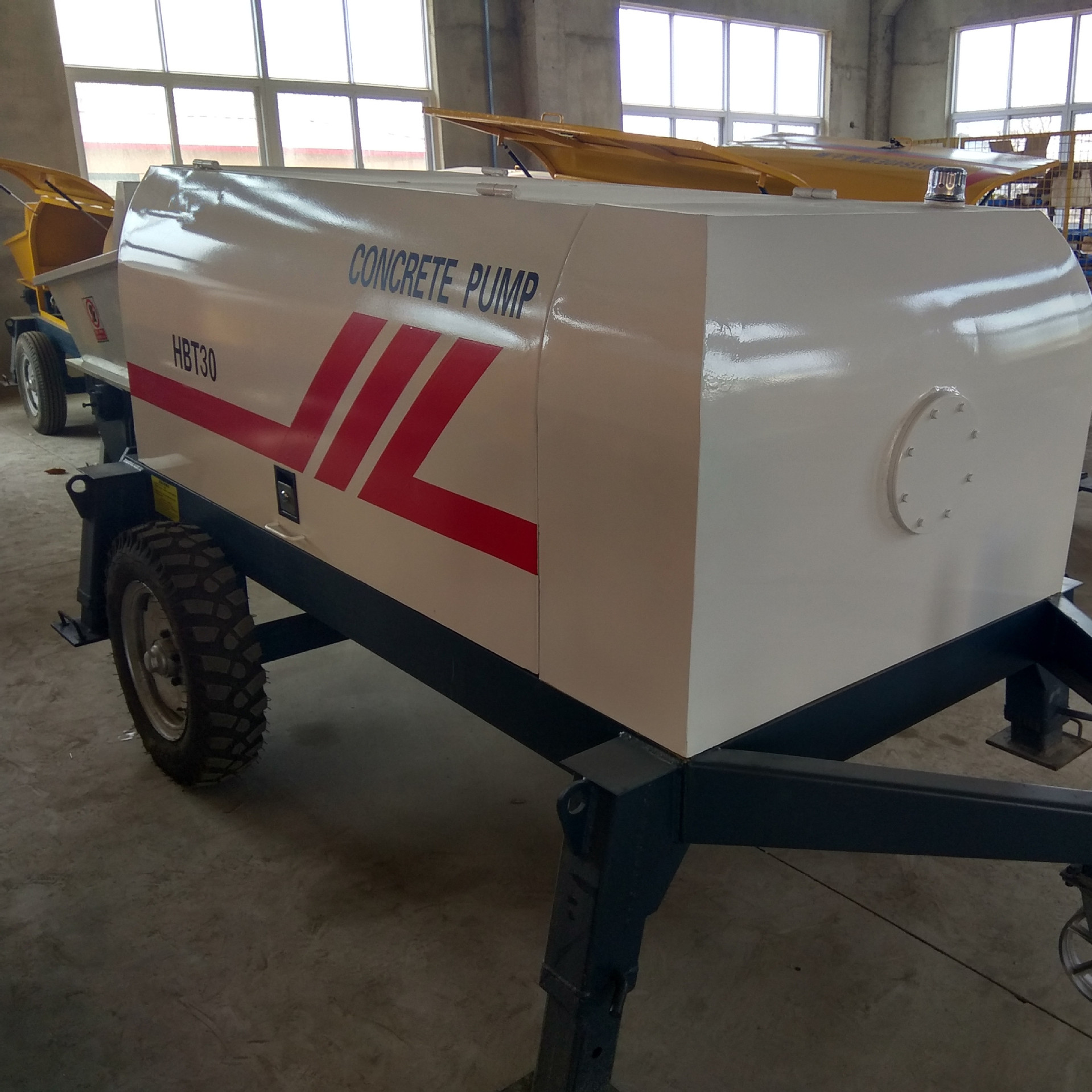 打33米高的住宅楼 打C25的混凝土的地泵 细石泵 两公分小石子泵