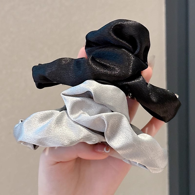 Clip de agarre de temperamento de alta calidad para mujeres de lujo ligero satén detrás de la cabeza de cabello de tiburón clip de cabello 2025 nuevo tocado francés