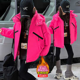 女童夹棉外套冬季2025新款儿童装洋气加厚保暖字母棉衣连帽冲锋衣