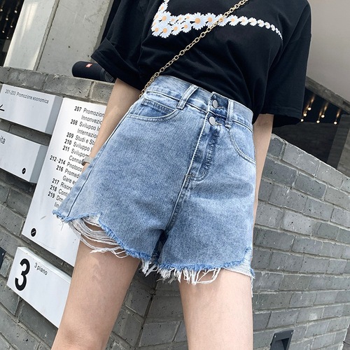 Wide-leg hot pants for women: high-waisted, distressed, slimming, loose-fit, versatile, light-colored, raw-edge denim shorts—perfect for summer!