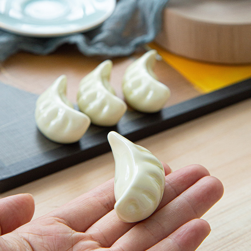 세라믹 맞춤형 식탁 장식품 만두 젓가락 랙 가정용 레스토랑 설정 Wonton 젓가락 홀더 젓가락 베개 귀여운 공예