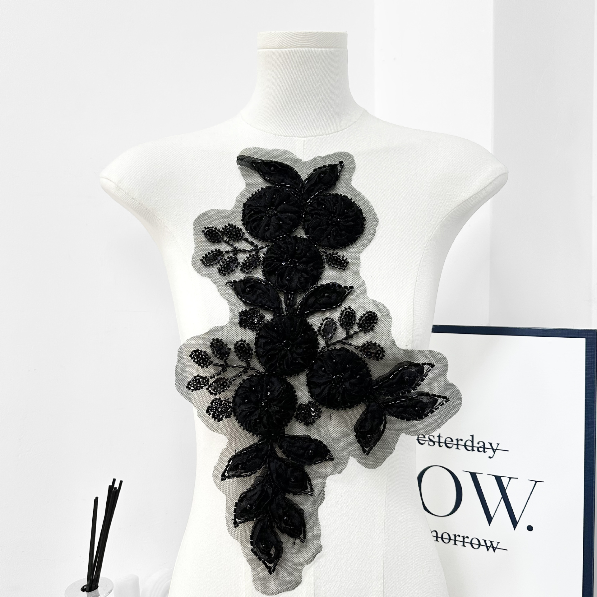 Vestido de boda accesorios de decoración negro y blanco dos colores cuentas de clavos tridimensionales cuentas de tubo de flores de flores hechas a mano accesorios de ropa DIY image 12