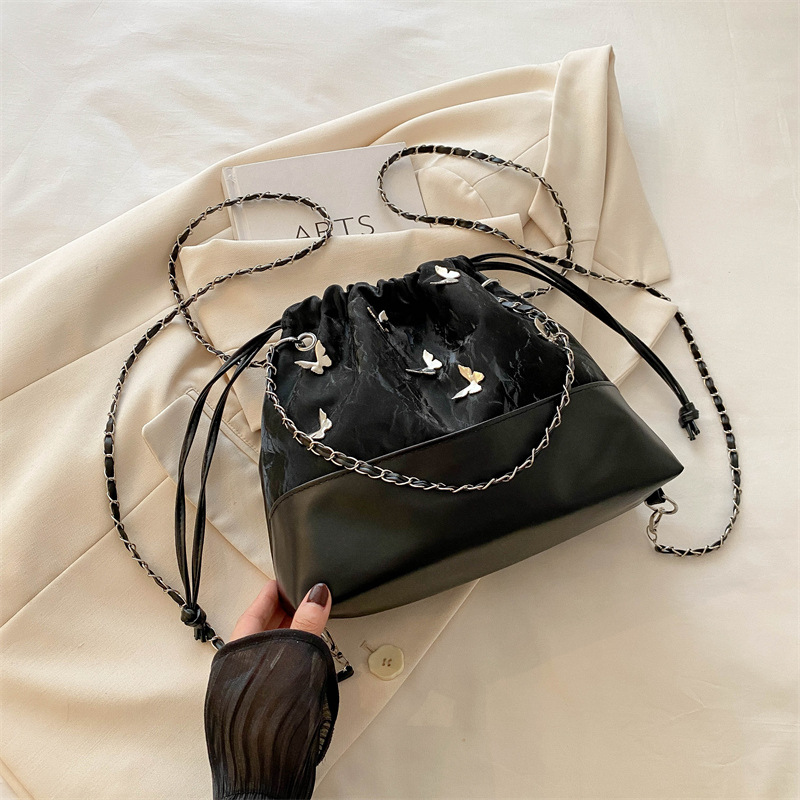 Bolso plateado para mujeres 2024 nueva moda bolso de hombro de alta calidad bolso de cadena bolso de verano mochila rojo