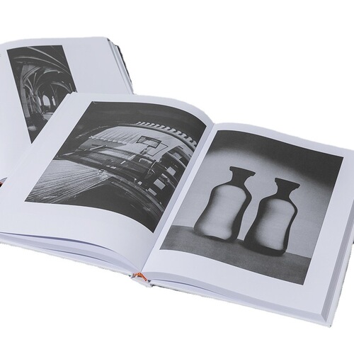 New Stylish Mid-range Luxury Sample Room English Magazine Real Book Decorative Accent Decor Piece with Page Turning Real Book