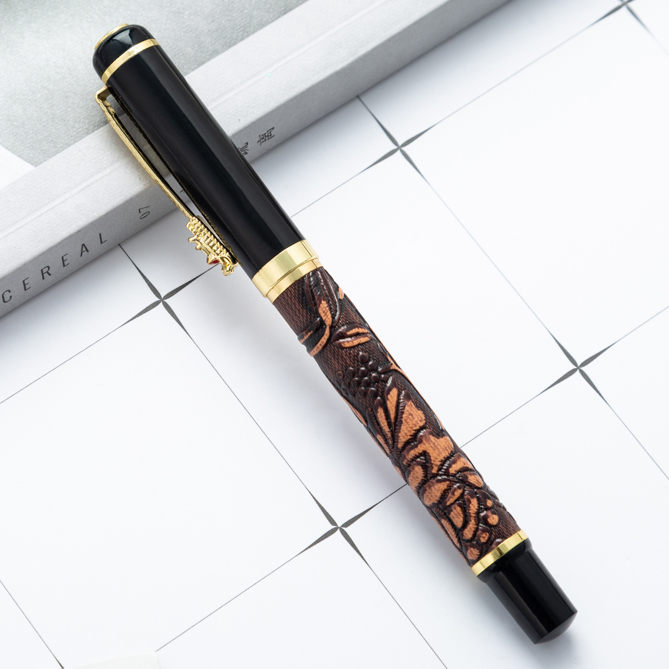 Creativo en relieve bolígrafo de firma en 2022 nuevo bolígrafo para hombres y mujeres de negocios regalos pueden grabar un nuevo LOGO