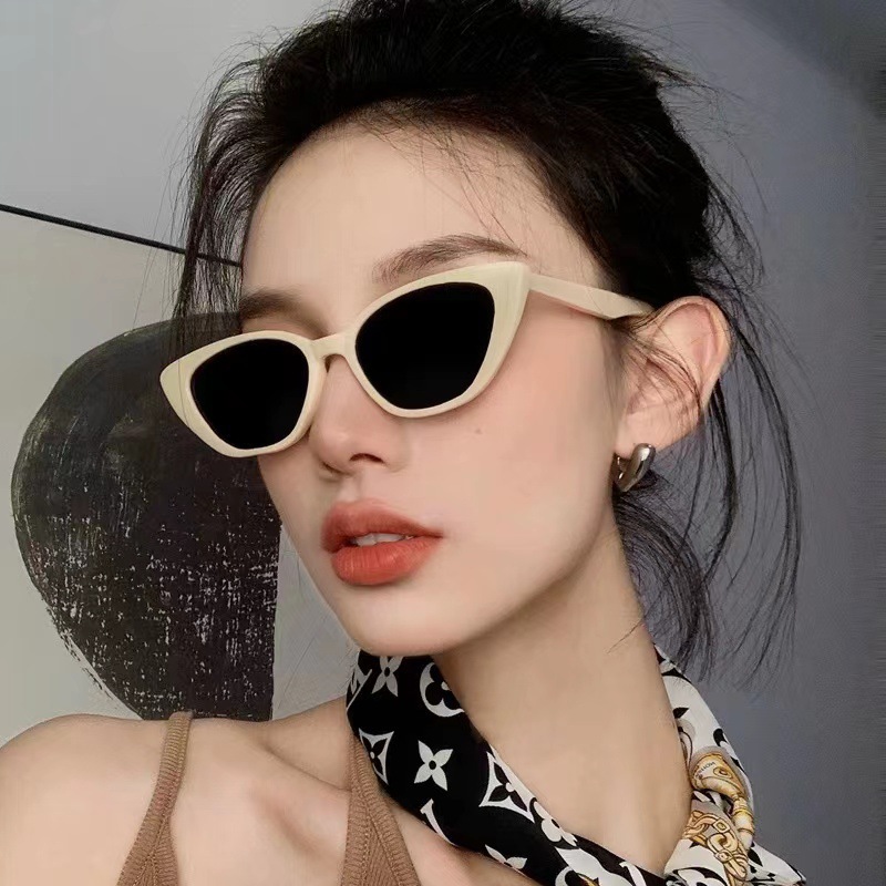 2024 nuevas gafas de sol retro triángulo ojo de gato al por mayor sunglasses montura pequeña gafas de sol mujeres gafas de sol hombres