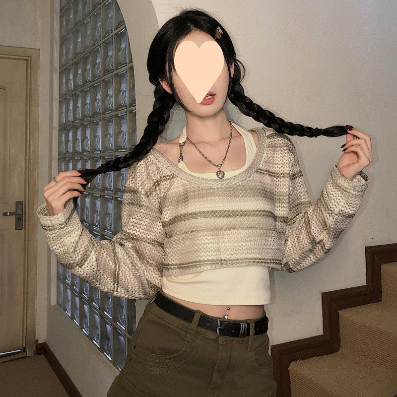 Elegant knitted long-sleeve