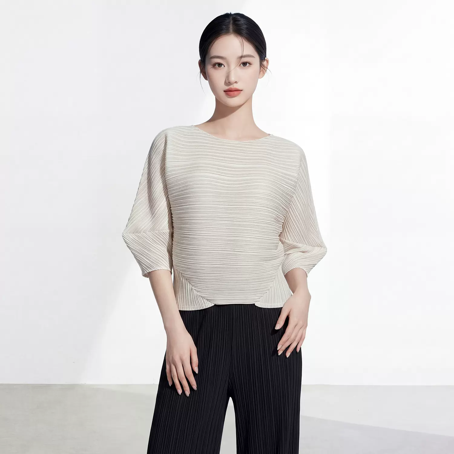 三宅专柜品质短袖女t恤高级感纯色圆领简约百搭不规则短款上衣夏