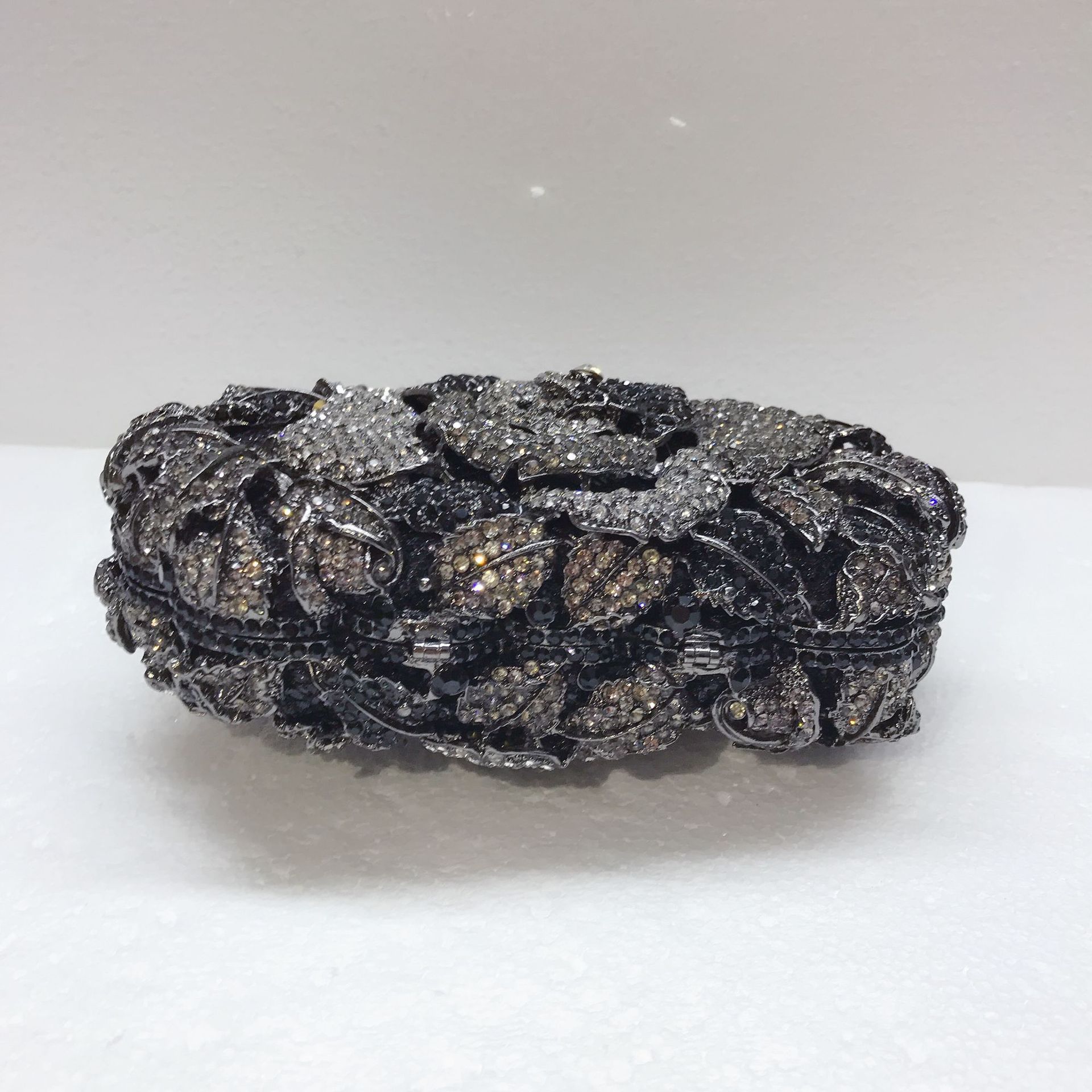 Seleccione estrictamente hueco rosa diamantes bolso de cena metal caja dura bolso de mujer bolso de vestido de fiesta de Año Nuevo bolso de diamantes de banquete