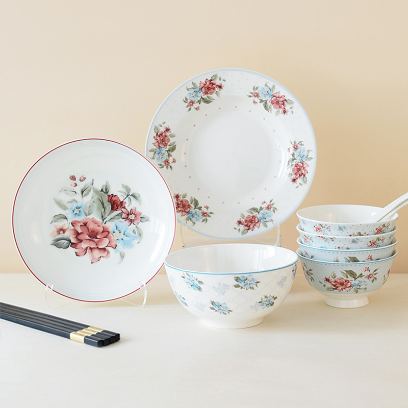 Juego de vajilla de porcelana de hueso de alto valor con flores románticas, platos, cucharas, vajilla de cerámica para bodas, vajilla para 2 personas, caja de regalo